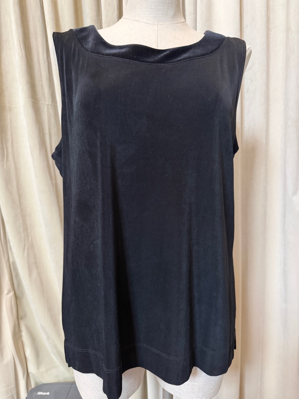 Chico's size three Black XL Sleeveless Velvet-Trim Tank, machine washable